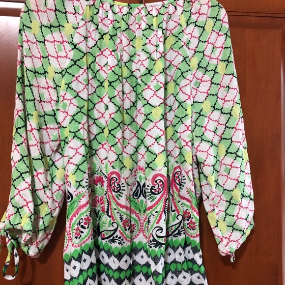 Crown and Ivy Green Printed Top NWT Size Medium - Picture 6 of 8